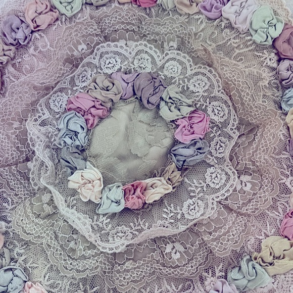 Pink and Rose tone Victorian, like highly embellished women’s purse - Picture 2 of 5